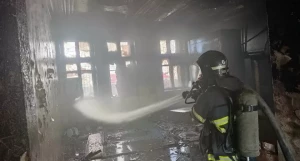 Пожар в заброшенном здании Барнаула.