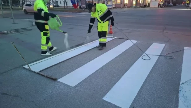 Нанесение новой разметки в Барнауле.