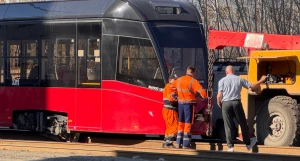 Трамвай сошел с рельсов в Барнауле.