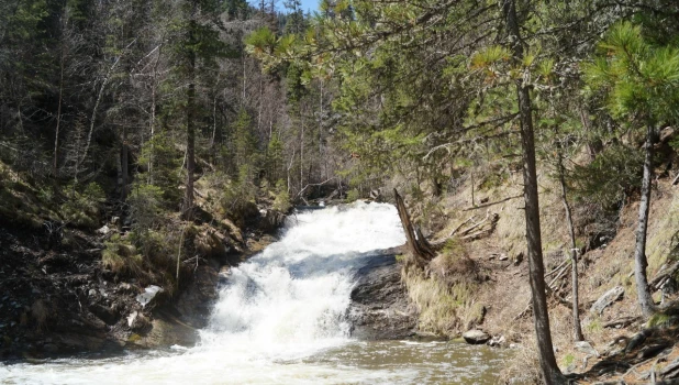 Каскад водопадов.