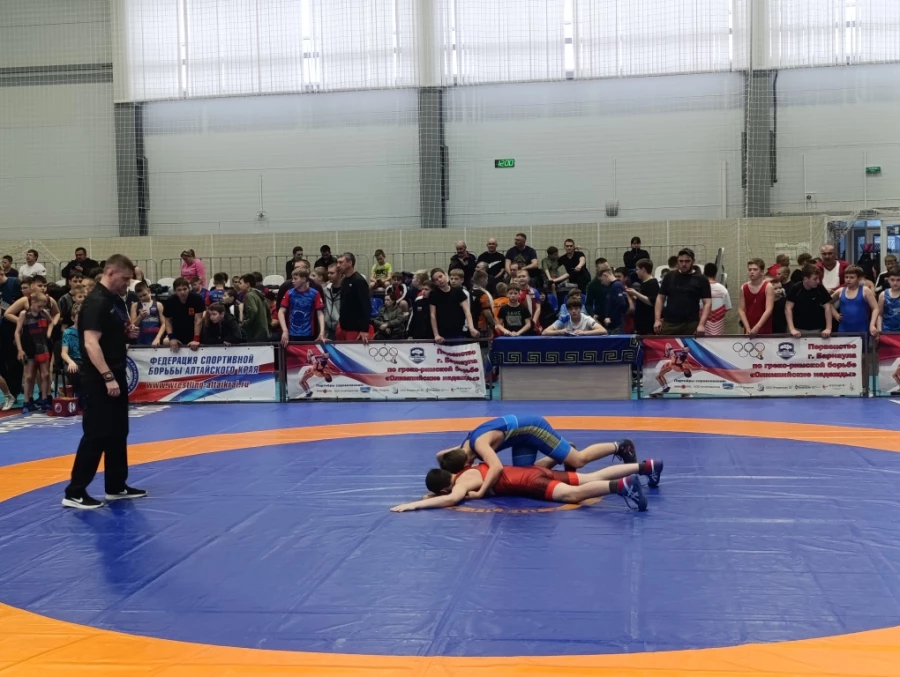 Первые краевые соревнования по греко-римской борьбе среди подростков, посвященные памяти мастера спорта СССР, детского тренера Виктора Селиванова.