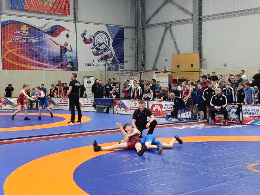 Первые краевые соревнования по греко-римской борьбе среди подростков, посвященные памяти мастера спорта СССР, детского тренера Виктора Селиванова.