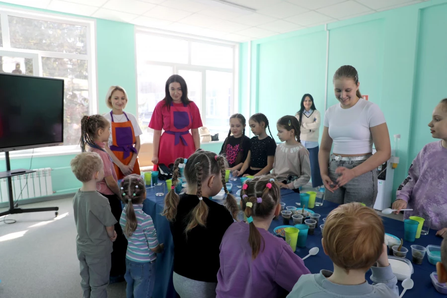 Экологический мастер-класс по созданию флорариумов детей сотрудников Алтай-Кокса.