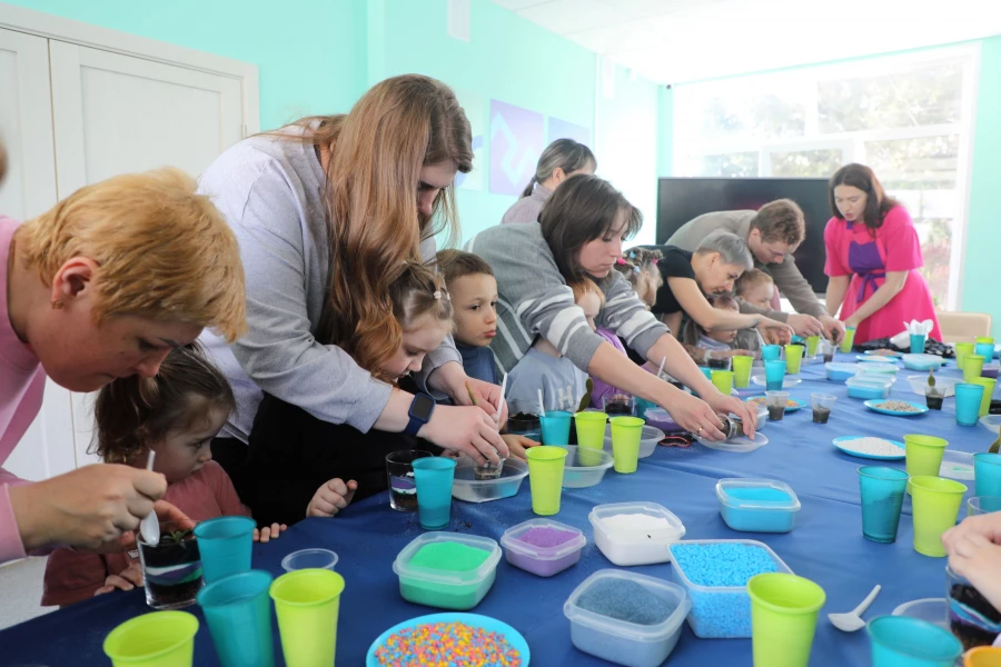 Экологический мастер-класс по созданию флорариумов детей сотрудников Алтай-Кокса.