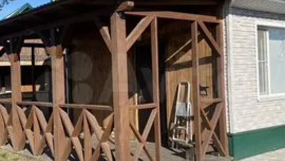 Дача с лужайкой для отдыха и огородом.