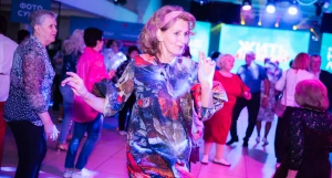 Дискотека для людей «серебряного» возраста в Барнауле.