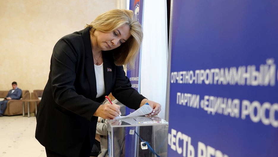 Участники форума оставляют предложения в народную программу.