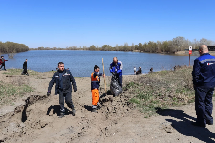 Уборка берега Оби — всероссийская акция «Вода России» прошла в Барнауле.