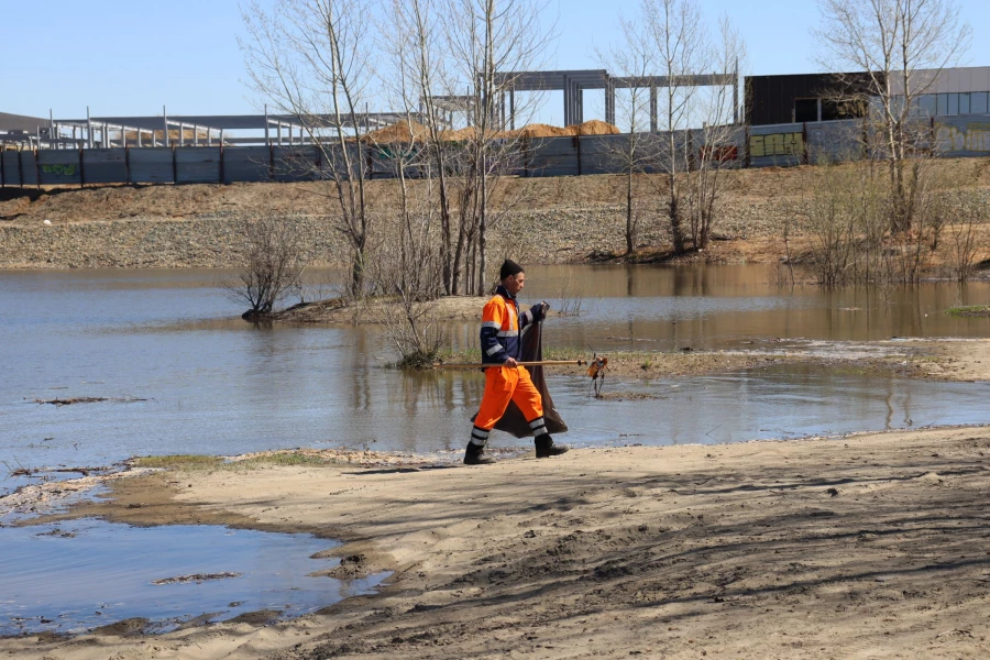 Уборка берега Оби — всероссийская акция «Вода России» прошла в Барнауле.
