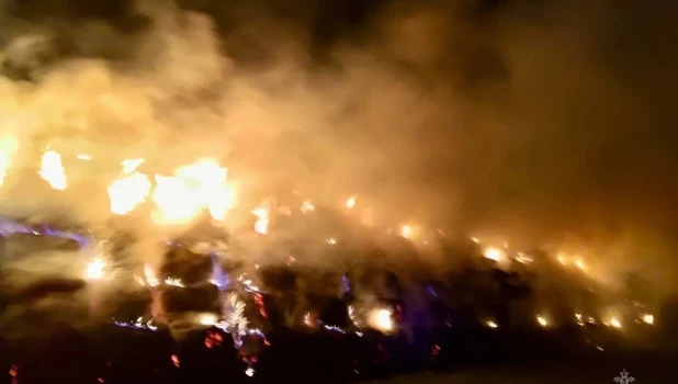 Возгорание сена в Алтайском крае.