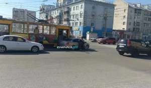 ДТП с трамваем и автомобилем в Барнауле.