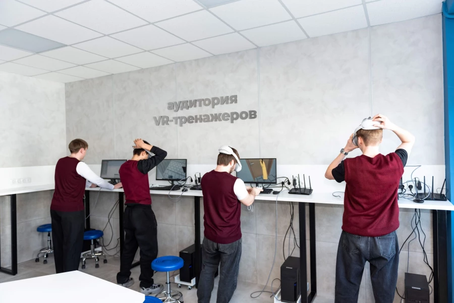 Алтай-Кокс оснастил современным оборудованием учебный VR-класс для студентов в Заринском политехническом техникуме.