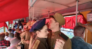 Трамвай «Домой с Победой!».