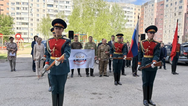 Парад с «Катюшей» и ротой почетного караула.