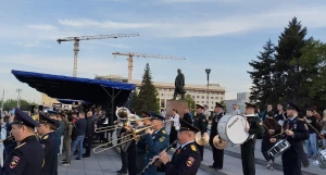 Генеральная репетиция парада ко Дню Победы началась в Барнауле.