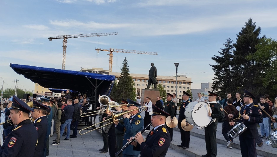 Генеральная репетиция парада ко Дню Победы началась в Барнауле.