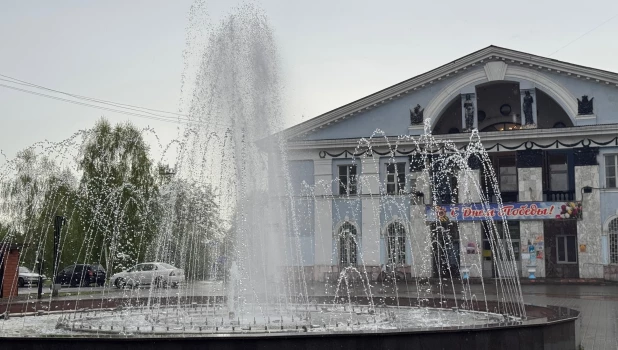 Фонтан рядом с ГЦК «Современник».