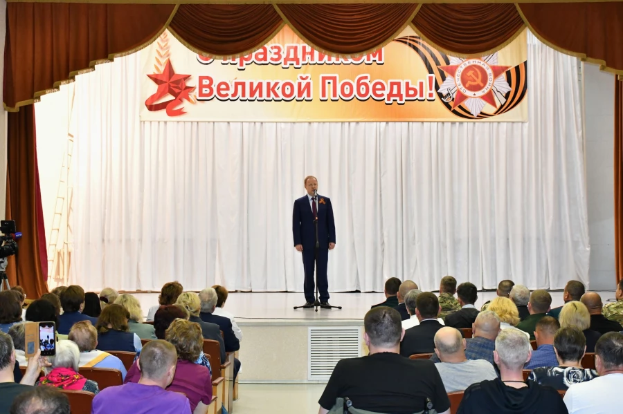 Виктор Томенко поздравил с наступающим Днем Победы фронтовиков, ветеранов локальных войн, участников СВО, которые встретят праздник в краевом госпитале для ветеранов войн.