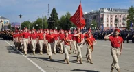 Торжественное шествие войск Барнаульского гарнизона проходит в Барнауле.