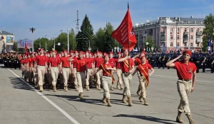 Торжественное шествие войск Барнаульского гарнизона проходит в Барнауле.