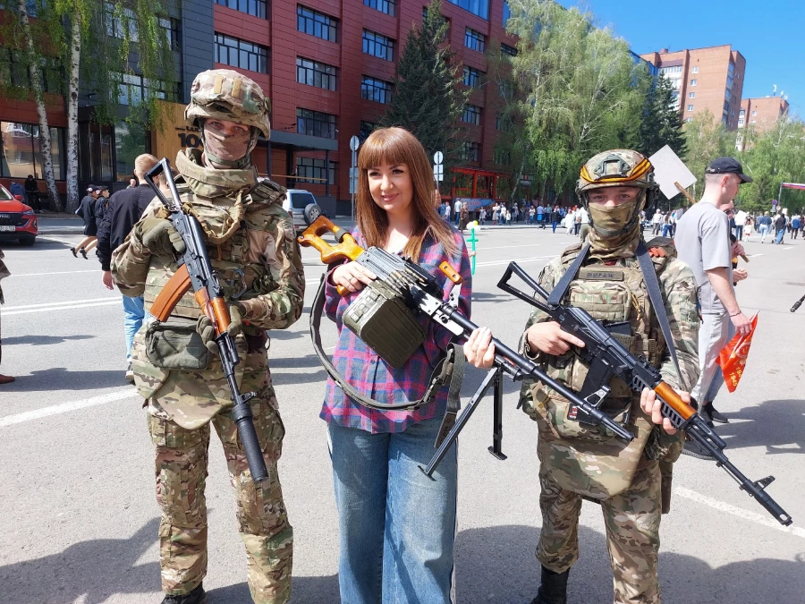 Барнаул отмечает День Победы. Праздничная атмосфера в фоторепортаже altapress.ru
