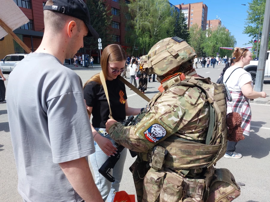 Барнаул отмечает День Победы. Праздничная атмосфера в фоторепортаже altapress.ru