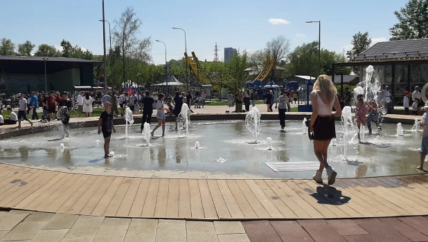 Фонтан в парке Барнаула.