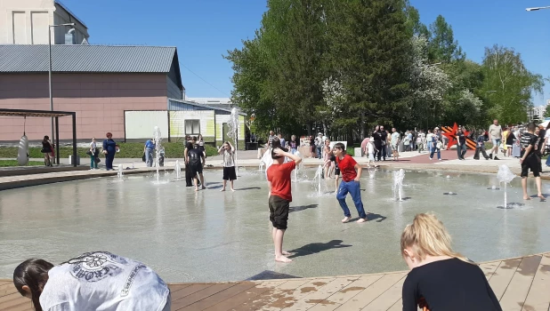 Фонтан в парке Барнаула.