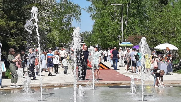 Фонтан в парке Барнаула.