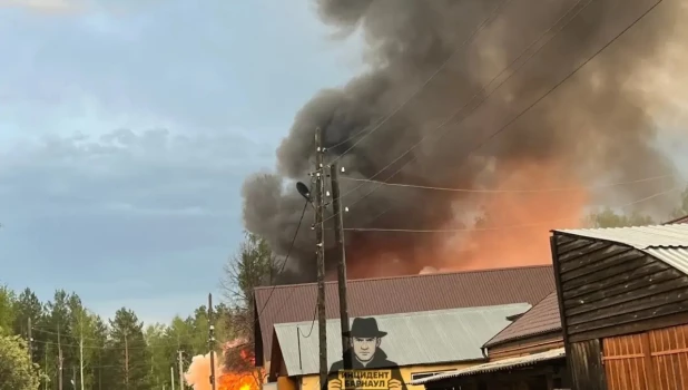 Пожар в селе Ларичиха.