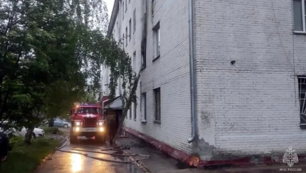 Пожар в четырехэтажке на ул. Глушкова.