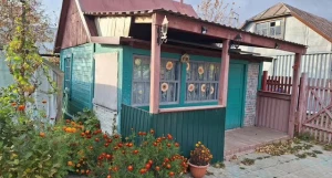 Дача с отдельным домиком для детей в Барнауле.