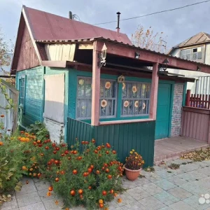 Дача с отдельным домиком для детей в Барнауле.