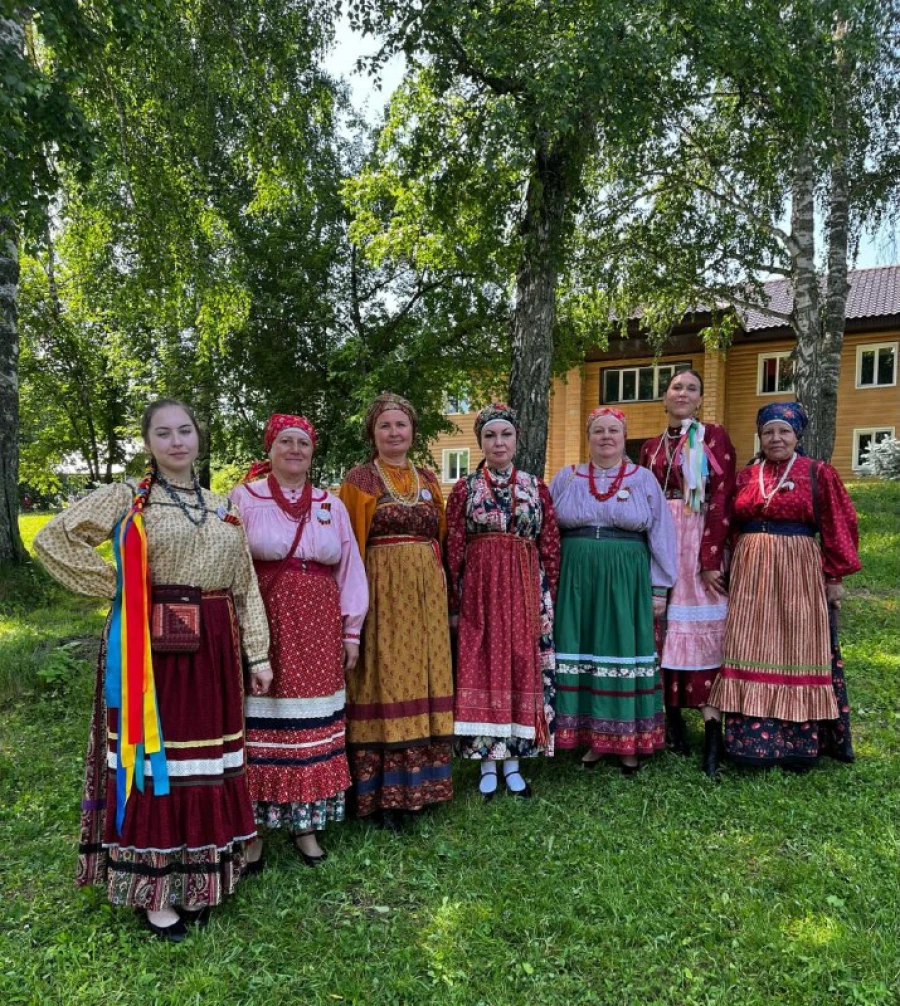 Коллектив фольклорной студии «Жили-были» Дома народов Алтайского края.