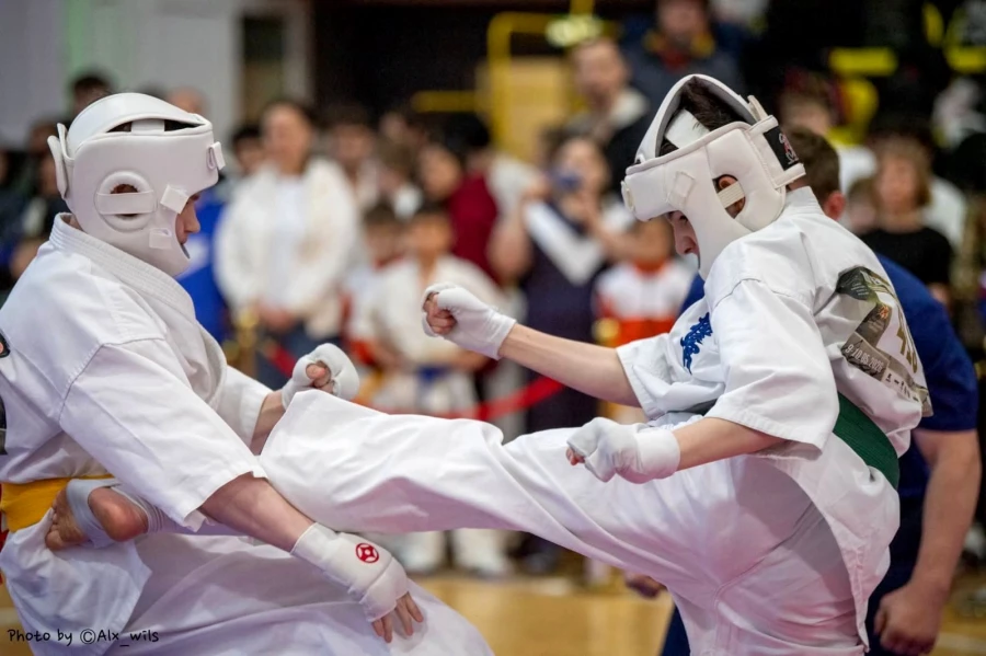 Более 50 спортсменов из Алтайского края выступили на чемпионате России по киокушин каратэ в Москве.