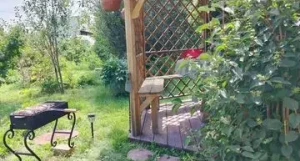 Дача с уютной беседкой неподалеку от Оби. 