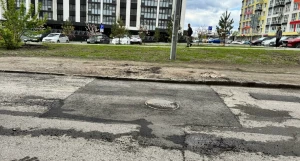 Дорога в переулке Ядринцева в Барнауле.