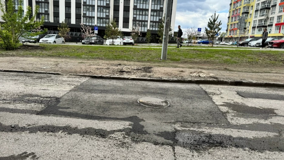 Дорога в переулке Ядринцева в Барнауле.