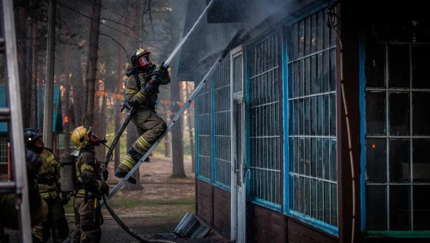 Пожар в детском лагере Барнаула. 