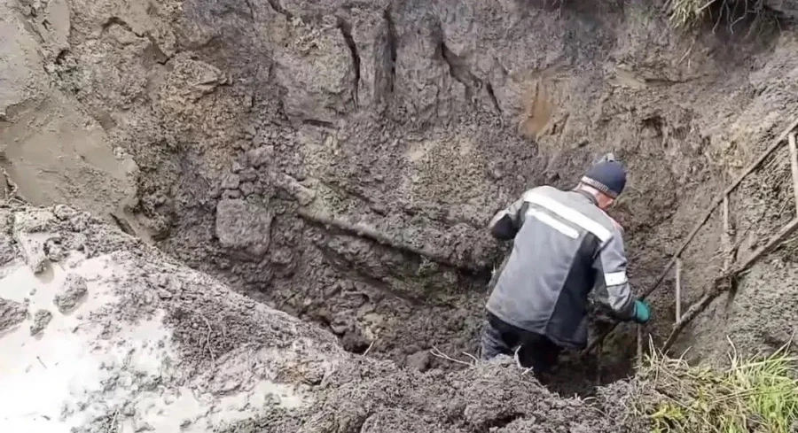 Ремонт водопровода в селе Новокаменка 