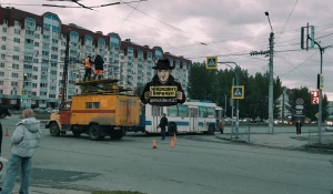 Обрыв контактной линии троллейбуса.