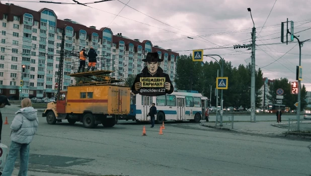 Обрыв контактной линии троллейбуса.