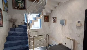 Коттедж продают в Барнауле.