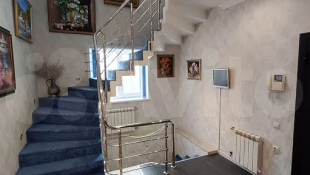 Коттедж продают в Барнауле.