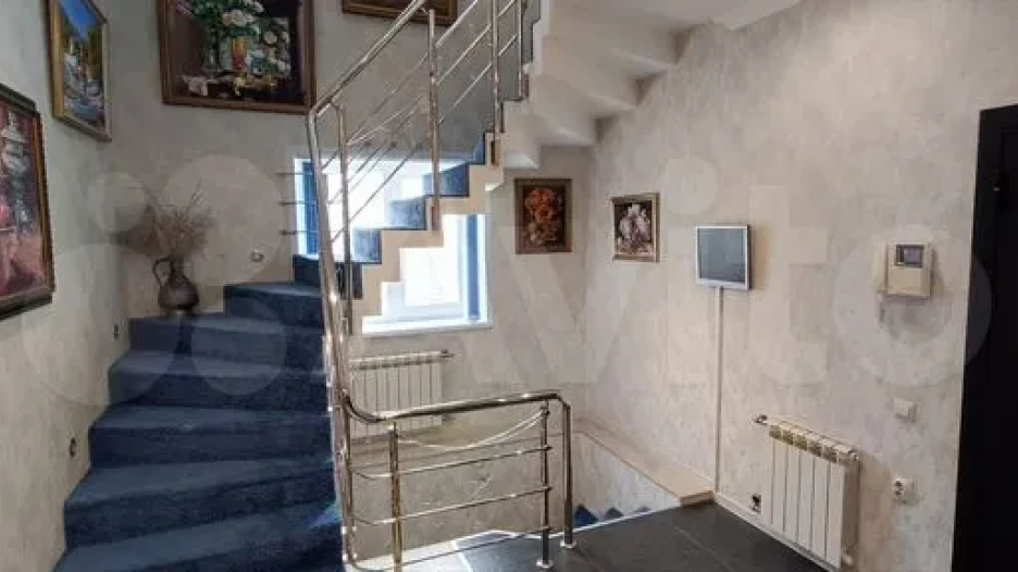 Коттедж продают в Барнауле.