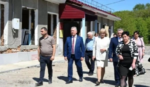 Александр Романенко проконтролировал, как идет ремонт в Усть-Таловской школе Курьинского района.