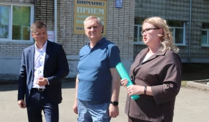У краевой больницы скорой помощи №2 в Барнауле появится новая парковка.