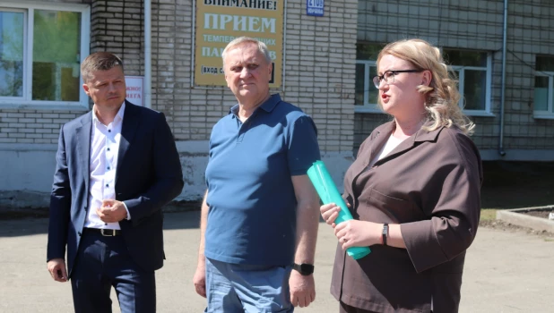 У краевой больницы скорой помощи №2 в Барнауле появится новая парковка.