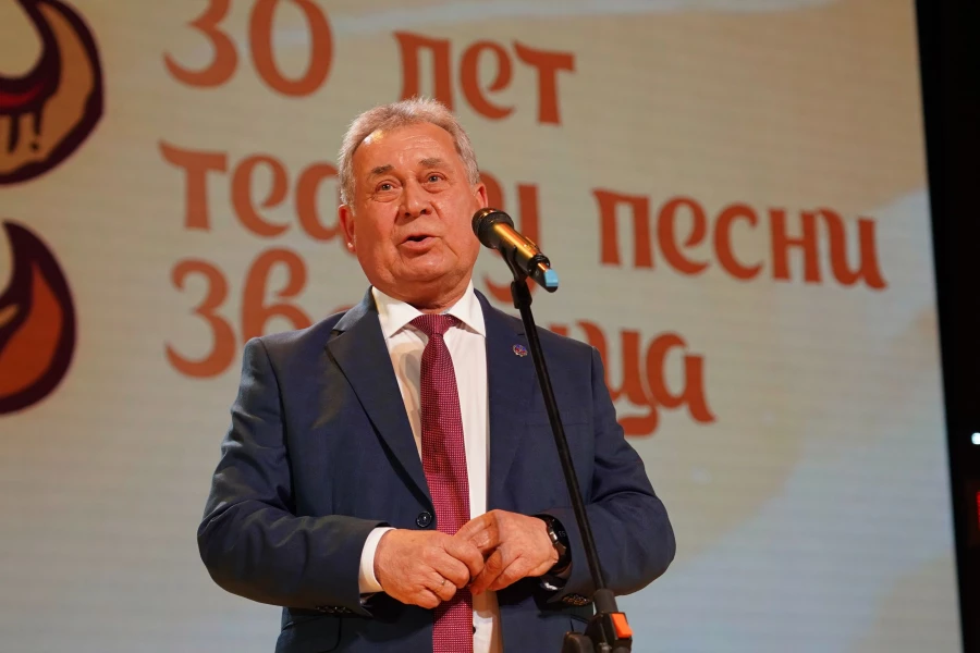 Александр Романенко поздравил с юбилеем образцовый детский коллектив Алтайского края «Звонница».