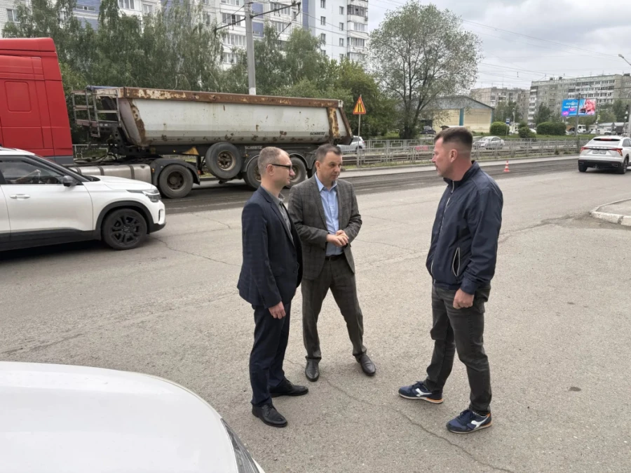 Как проходит ремонт дорог на двух улицах Барнаула.